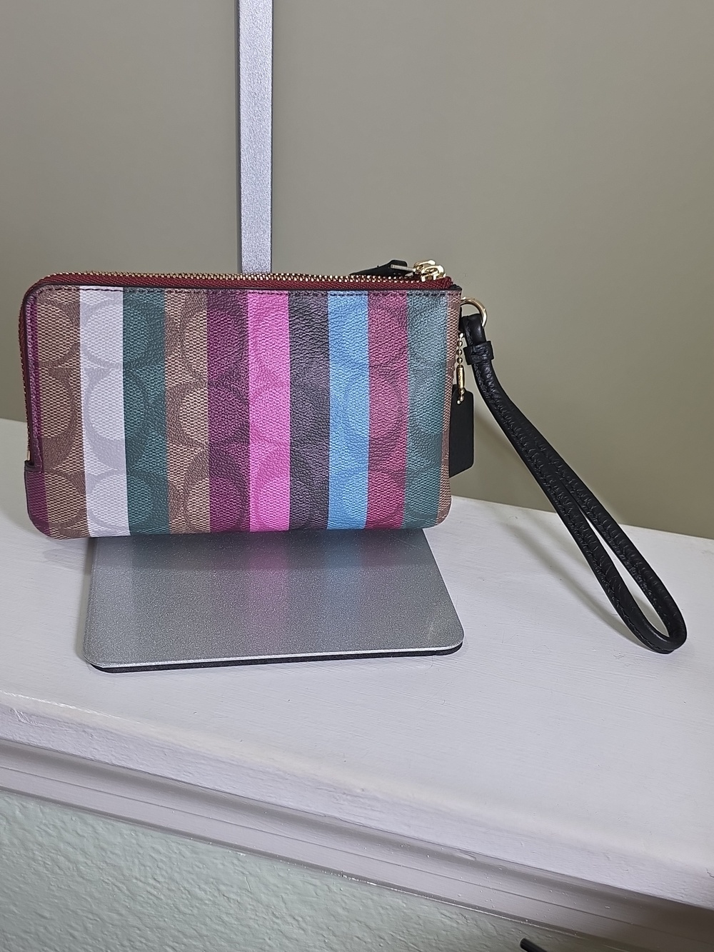 COACH C6022 Multicolor Striped Wristlet with Double Corner Zip Like NEW - Picture 9 of 13